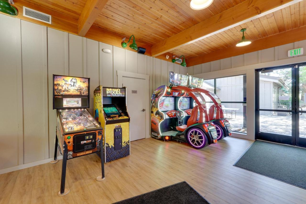 Klamath Falls Getaway With Pool And Hot Tub Access! Exteriör bild