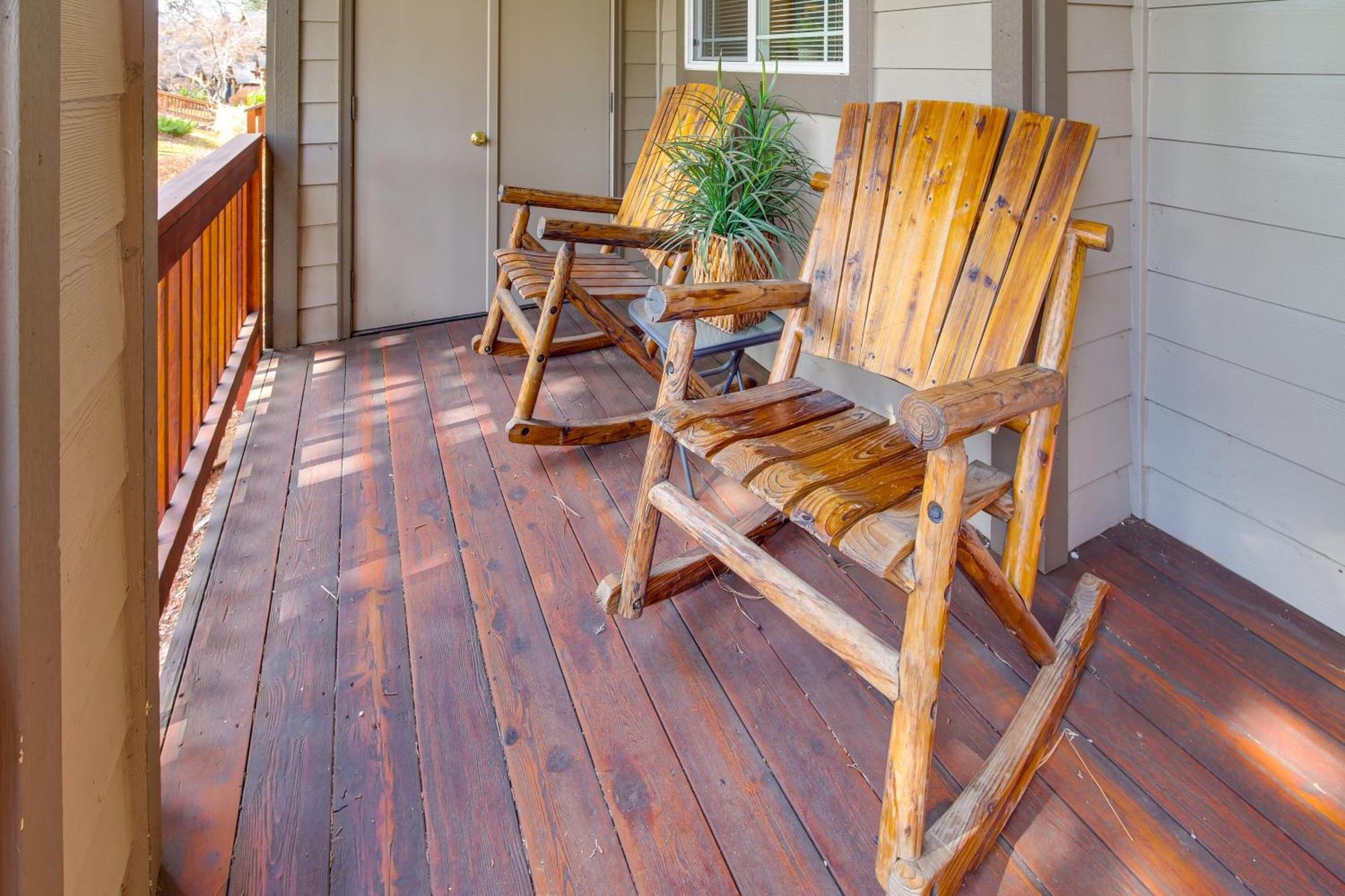 Klamath Falls Getaway With Pool And Hot Tub Access! Exteriör bild