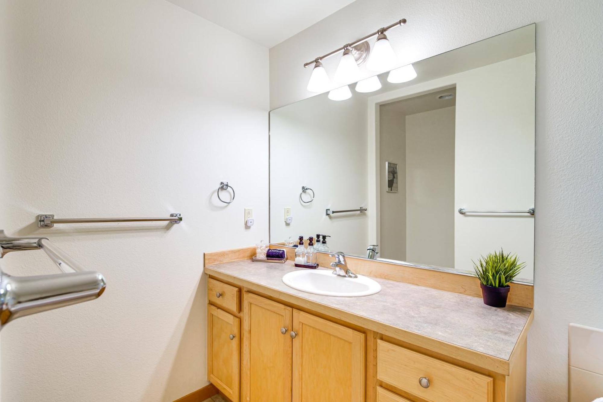 Klamath Falls Getaway With Pool And Hot Tub Access! Exteriör bild