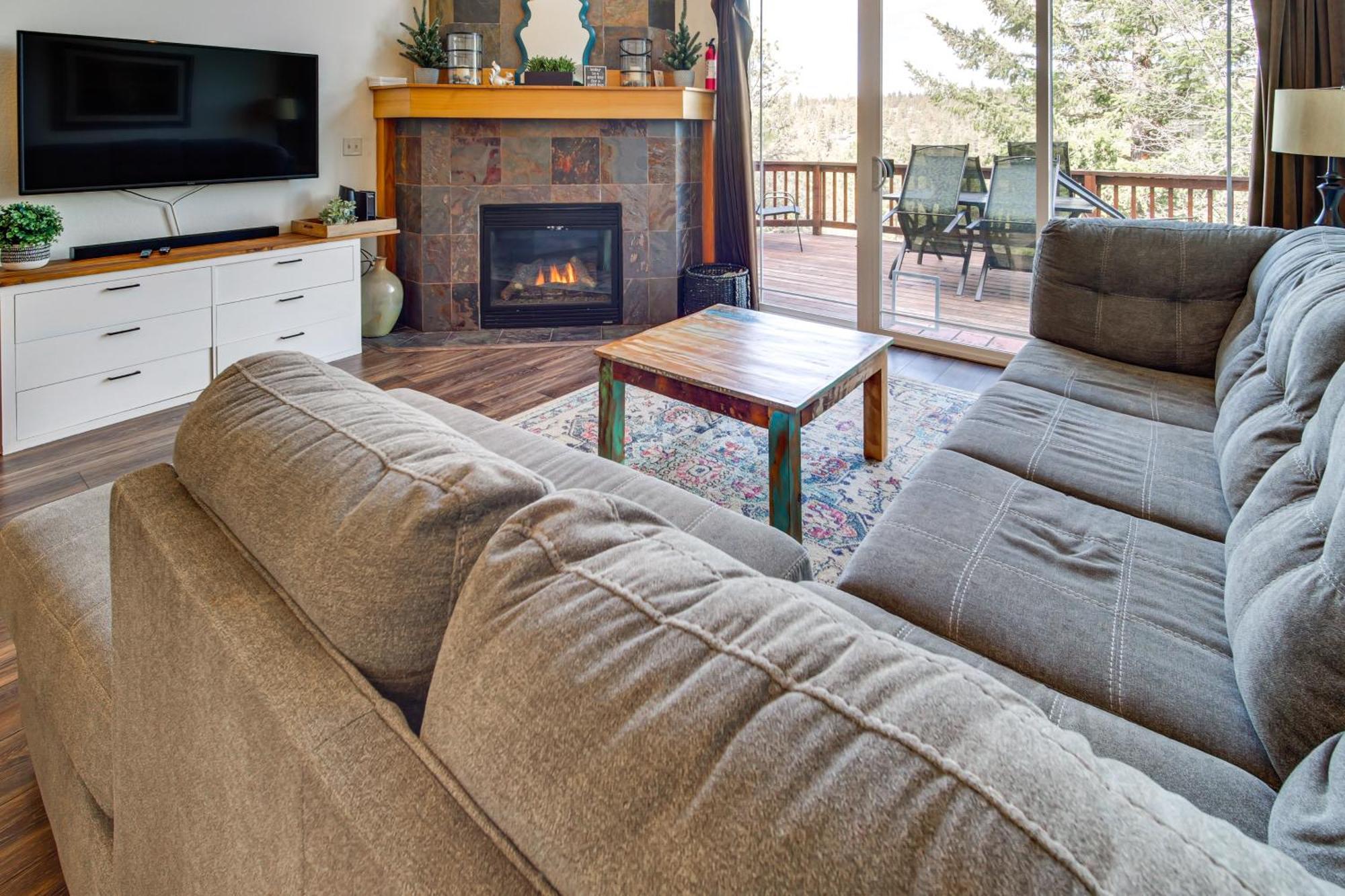 Klamath Falls Getaway With Pool And Hot Tub Access! Exteriör bild